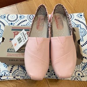 Bob from sketchers canvas shoe